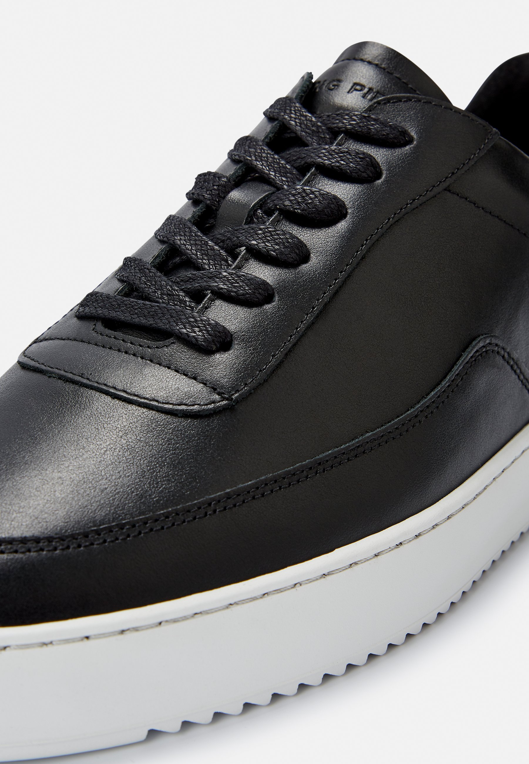 black plain trainers