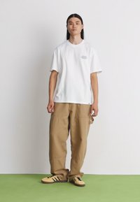 Dickies GRAPHIC TEE - Camiseta estampada - white