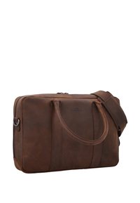 Sac messager en cuir brun avec deux poignées supérieures, une bandoulière amovible, une fermeture éclair et un logo subtil embossé sur le devant.