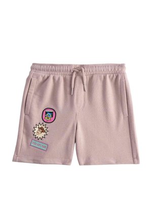 Lichtroze short met elastische tailleband en trekkoord, met drie kleurrijke patches op de linker dij, inclusief een cartoonfiguur en motiverende tekst.