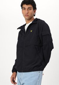 Lyle & Scott Windjack - jet black
