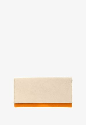 Portefeuille en cuir beige et orange avec un design plié et des coutures visibles le long des bords sur un fond blanc.