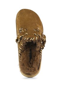 Pantofole in suede marrone con rivestimento in pelliccia sintetica, cuciture decorative e un fiocco come dettaglio. Modello slip-on con suola testurizzata per una migliore aderenza.