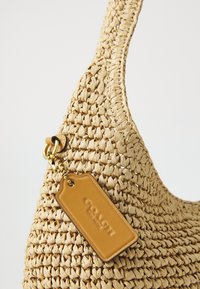 COACH BROOKLYN SHOULDER BAG - Axelremsväska - beige