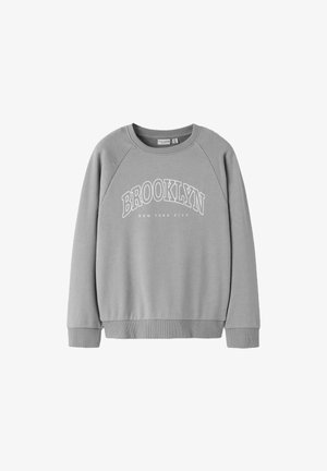 Szary sweatshirt z rękawami raglanowymi, z napisem "BROOKLYN NEW YORK CITY" na przodzie w kolorze białym. Ściągacze na mankietach i u dołu.