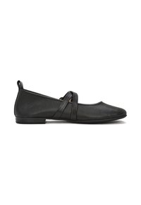 Ballerine nere con punta arrotondata, realizzate in pelle liscia. Presentano due cinture incrociate sopra il collo del piede e un piccolo tacco.