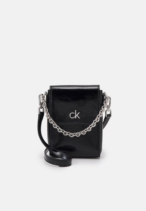 MINI BAG FLAP PATENT - Across body bag - black