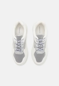 Even&Odd Trainers - white
