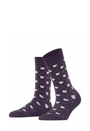 Lila Baumwollsocken mit einem wiederholten Teetassenmuster, umgeben von Rautenformen, mit einem gerippten Bündchen und glatter Textur.