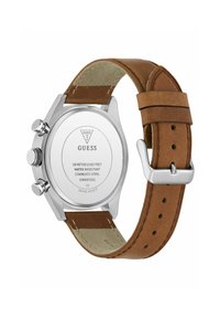 Reloj con correa de cuero marrón y caja de acero inoxidable, detalles en plata, resistente al agua hasta 50 metros, y una simple grabación en la parte posterior.