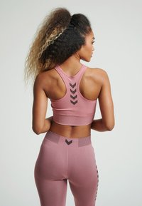 Hummel FIRST SEAMLESS  - Sports-BH-er med medium støtte - dusty rose