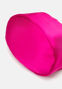 Guess VELINA MINI POUCH różowy