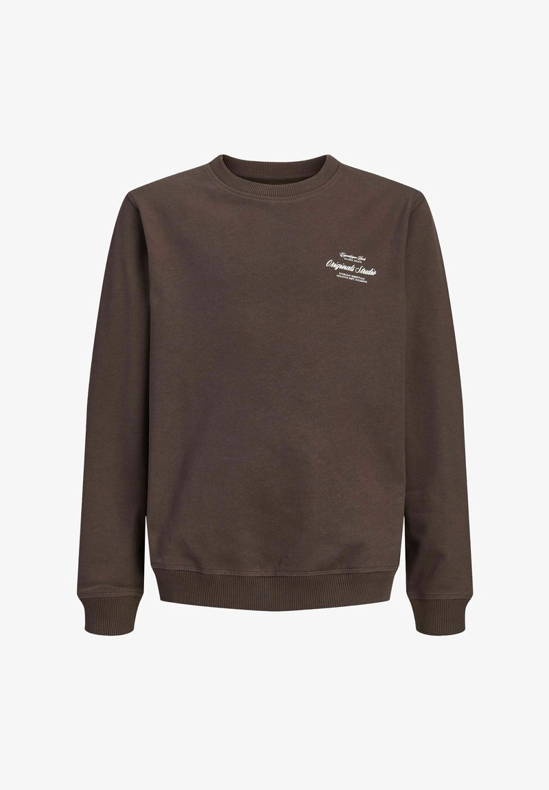 Sweat-shirt marron foncé à col rond avec manches longues et petit texte blanc en écriture manuscrite sur la poitrine gauche indiquant "Original Studio."