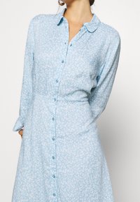 YAS Abito a camicia - light blue