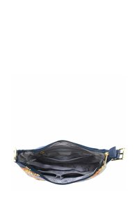 Blauwe lederen handtas met bloemenpatronen, gouden accenten en een ritssluiting; heeft meerdere vakken aan de binnenkant met lichtgrijze voering.