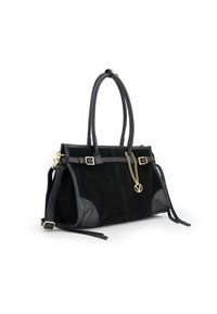 Sac à main en daim noir avec des accents en cuir, double poignées, quincaillerie dorée et une chaîne décorative portant un charm de logo.