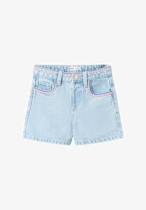 Lichtblauwe denimshorts met voorzakken en lussen voor een riem, voorzien van roze gestreepte afwerking langs de tailleband en de randen van de zakken.