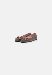 Pretty Ballerinas Klasické baleríny  - brown