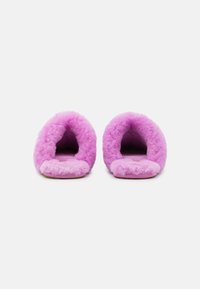 UGG SCUFFETTE II - Chinelos - wildflower