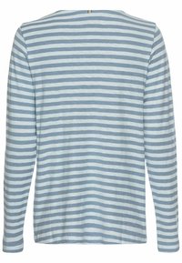 Blauwe en witte gestreepte longsleeve shirt met een ronde halslijn, voorzien van een eenvoudig ontwerp en zachte, lichte stof.