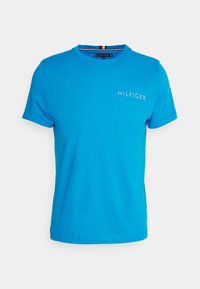 T-shirt in cotone blu con scollatura a girocollo e maniche corte. Presenta il logo bianco "HILFIGER" sul petto. Texture morbida, design casual.