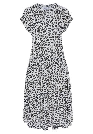 Robe à manches courtes avec motif tacheté abstrait noir et blanc et taille froncée, longueur genoux, style décontracté.