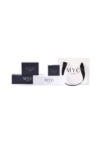 Set van vijf dozen in zwart-wit, met het reliëflogo "MYC PARIS". Inclusief een witte tas met zwarte handvatten. Verschillende maten.