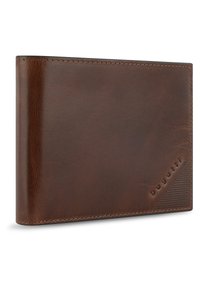 Portefeuille en cuir marron avec une texture lisse, présentant un logo en relief et un accent à motif diagonal dans un coin.