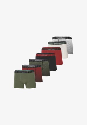 Nyolc boxeralsó készlet különböző színekben: olívazöld, piros, fekete, szürke és fehér. Mindegyiken márkázott elasztikus derékpánt található.