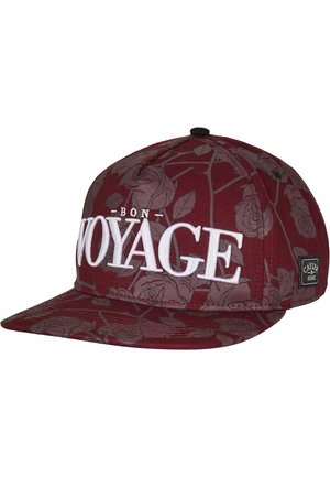 Casquette bordeaux à visière plate avec motifs de roses foncées et texte blanc brodé "BON VOYAGE" sur le devant, et un petit patch de marque noir sur le côté.