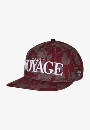 Casquette bordeaux à visière plate avec motifs de roses foncées et texte blanc brodé "BON VOYAGE" sur le devant, et un petit patch de marque noir sur le côté.