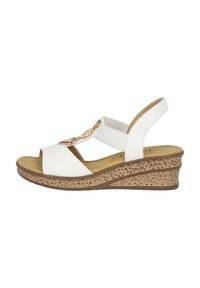 Sandali con zeppa bianchi e base marrone textured, con cinturini elasticizzati e un dettaglio metallico decorativo sulla parte anteriore. Design open toe.