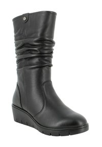 Stivaletto in pelle nera con design arricciato, leggero tacco a cuneo, superficie testurizzata e un accento circolare in argento nella parte superiore.