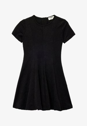 Zwarte kortemouwige jurk van gestructureerde stof met een uitlopende rok en een getailleerd lijfje, voorzien van een ronde halslijn en een ritssluiting op de rug.