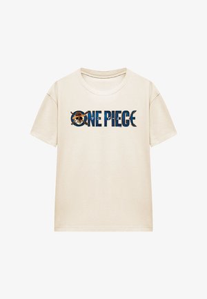 Cremfarbener Baumwoll-T-Shirt mit kurzen Ärmeln, mit dem Text "ONE PIECE" und einer Totenkopf-Grafik in blauen und braunen Akzenten.