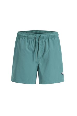 Teal korte broeken met elastische taille en trekkoord, halflange lengte tot halverwege het dijbeen, en kleine logopatch aan de onderkant.