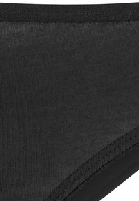 Schwarze Baumwollmischung-Bikinihose mit glatter Textur, ausgestattet mit einem genähten Taillenbund und Nähten für Haltbarkeit und Passform.