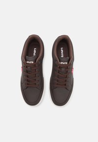 Levi's® BILLY 2.0 - Baskets basses - dark brown