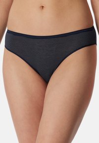 Slip bikini blu navy con sottili righe bianche, dotato di una morbida vita elasticizzata e di un taglio classico per una copertura moderata.
