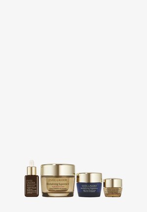 Fire Estée Lauder hudpleiekrukker og flasker i gull og mørk blå, inkludert Advanced Night Repair og Revitalizing Supreme+ produkter.