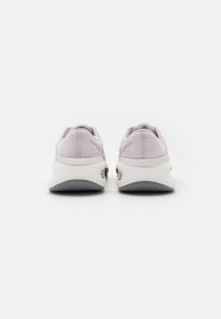 Nike Performance VERSAIR - Trainingsschuh - platinum violet/smokey mauve/soft yellow/metallic silver/black
