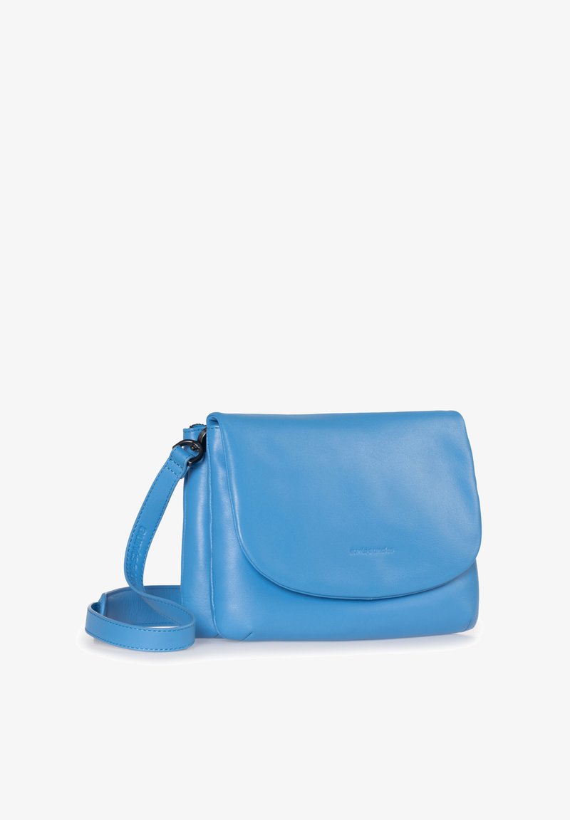 Borsa a tracolla blu in pelle con chiusura a pattina, tracolla regolabile e texture liscia. Design minimalista con un sottile dettaglio del logo.