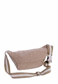 Bolso cruzado de tela beige con superficie texturizada, cierre de cremallera y correa ajustable a rayas. Presenta acentos de hardware metálico plateado.