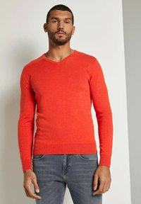 TOM TAILOR V NECK  - Strickpullover - valiant red melange