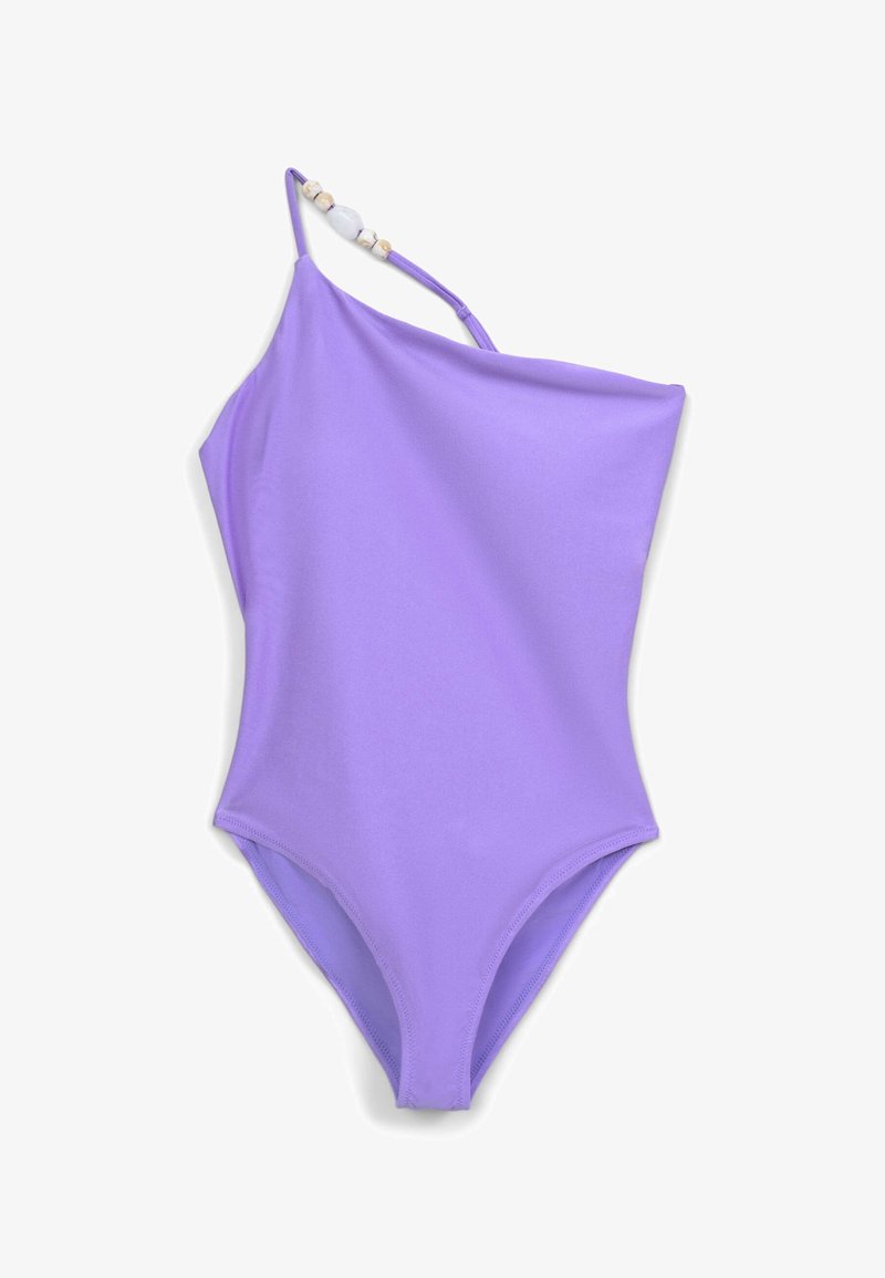Maillot de bain une pièce asymétrique en violet clair, fabriqué à partir d'un tissu doux, avec une sangle décorative ornée de petites perles.