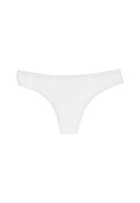 String en coton blanc avec un design simple, présentant une taille basse et une couverture minimale, une texture lisse et sans motifs visibles.