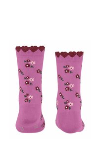 Różowe skarpetki z falbaniastym bordowym brzegiem, ozdobione kwiatowymi wzorami w ciemnej czerwieni i delikatnym różu, eksponowane obok siebie.