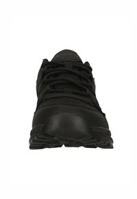 Schwarzer Sportschuh mit einem strukturierten Obermaterial aus Stoff, Gummisohle und flachen Schnürsenkeln. Verfügt über eine abgerundete Zehenpartie und ein stabiles, gepolstertes Design.
