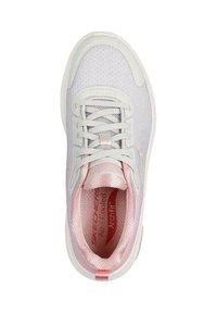Zapatilla deportiva gris claro con parte superior de malla, detalles en rosa, diseño con cordones y plantilla acolchada etiquetada "SKECHERS Air-Cooled Arch Fit."