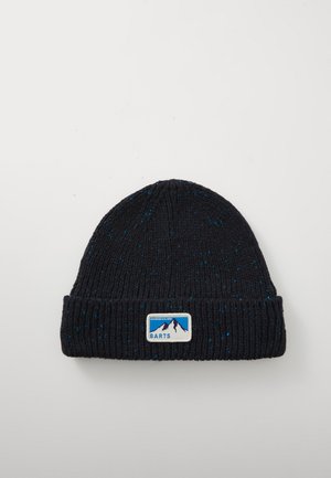 Bonnet tricoté bleu foncé avec des taches bleu clair, doté d'un revers et d'une étiquette blanche avec des graphiques de montagne et la marque "BARTS."